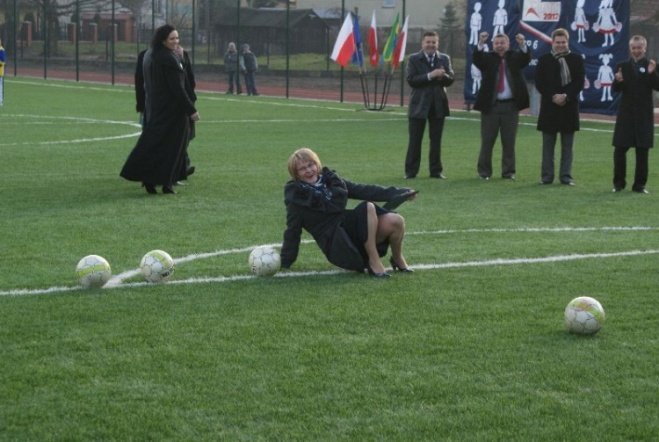 Oficjalne otwarcie Orlika przy SP 6 (27.11.09) - zdjęcie #5 - eOstroleka.pl