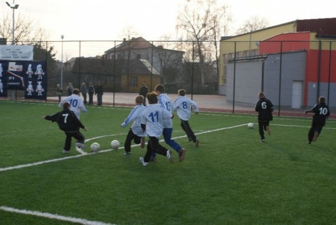 Oficjalne otwarcie Orlika przy SP 6 (27.11.09) - zdjęcie #4 - eOstroleka.pl