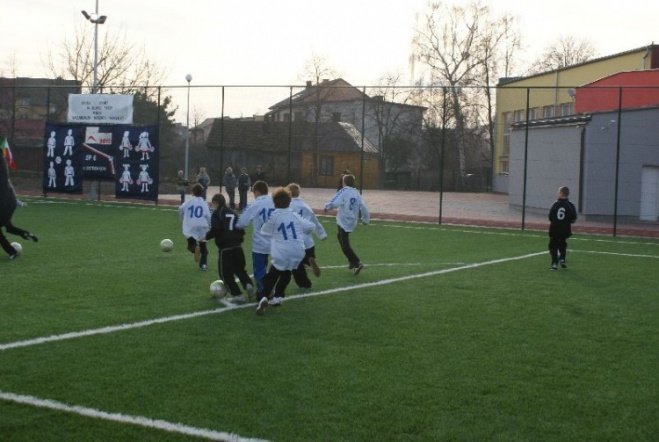 Oficjalne otwarcie Orlika przy SP 6 (27.11.09) - zdjęcie #3 - eOstroleka.pl