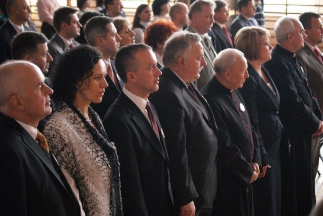 Oficjalne otwarcie Orlika przy SP 6 (27.11.09) - zdjęcie #76 - eOstroleka.pl