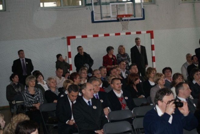 Oficjalne otwarcie Orlika przy SP 6 (27.11.09) - zdjęcie #73 - eOstroleka.pl