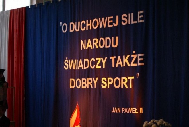 Oficjalne otwarcie Orlika przy SP 6 (27.11.09) - zdjęcie #72 - eOstroleka.pl