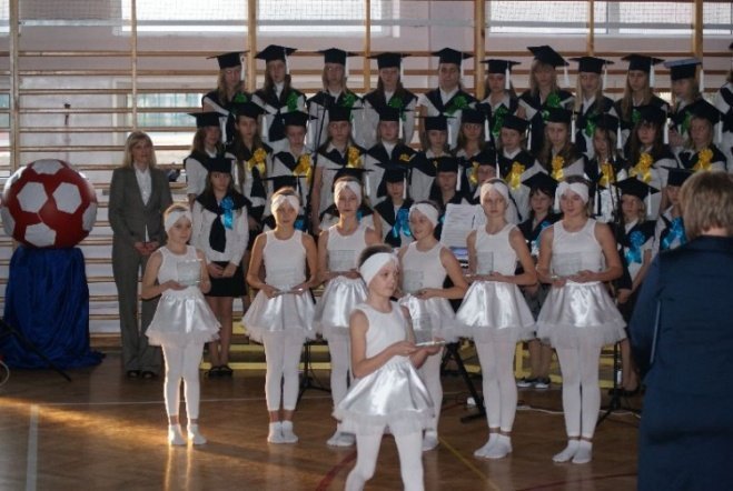 Oficjalne otwarcie Orlika przy SP 6 (27.11.09) - zdjęcie #69 - eOstroleka.pl