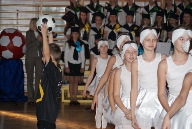 Oficjalne otwarcie Orlika przy SP 6 (27.11.09) - zdjęcie #36 - eOstroleka.pl