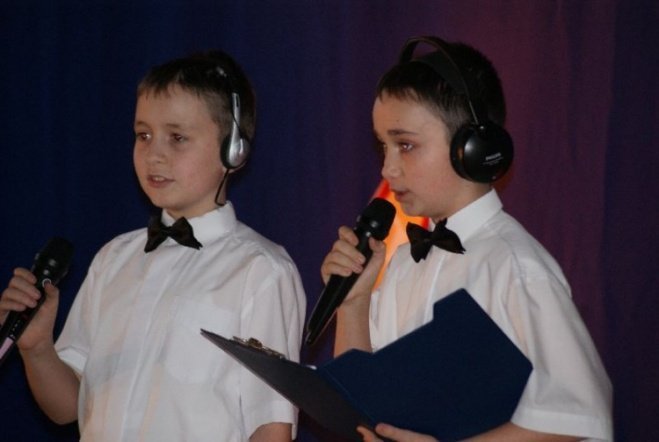 Oficjalne otwarcie Orlika przy SP 6 (27.11.09) - zdjęcie #33 - eOstroleka.pl