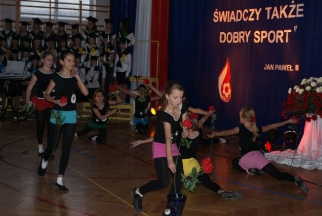 Oficjalne otwarcie Orlika przy SP 6 (27.11.09) - zdjęcie #26 - eOstroleka.pl