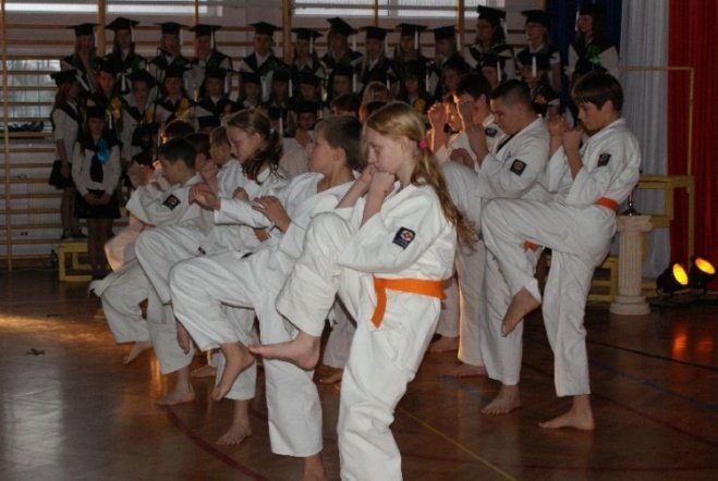 Oficjalne otwarcie Orlika przy SP 6 (27.11.09) - zdjęcie #25 - eOstroleka.pl