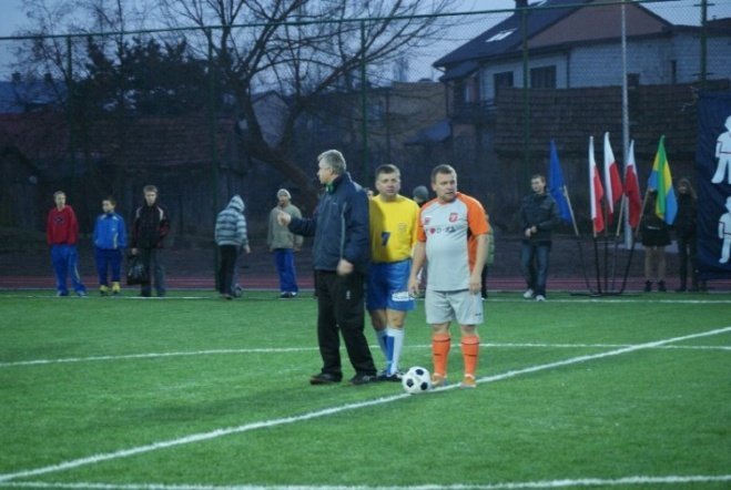 Oficjalne otwarcie Orlika przy SP 6 (27.11.09) - zdjęcie #17 - eOstroleka.pl