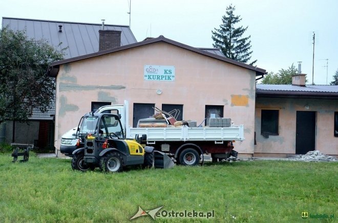 Remont budynku stadionowego w Kadzidle [18.08.2016] - zdjęcie #1 - eOstroleka.pl