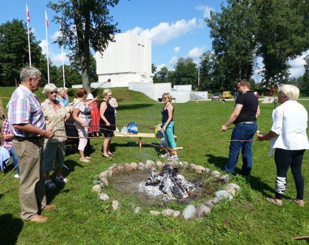 Muzeum dla Seniora - spotkanie w Pomniku Mauzoleum [23.08.2016] - zdjęcie #5 - eOstroleka.pl