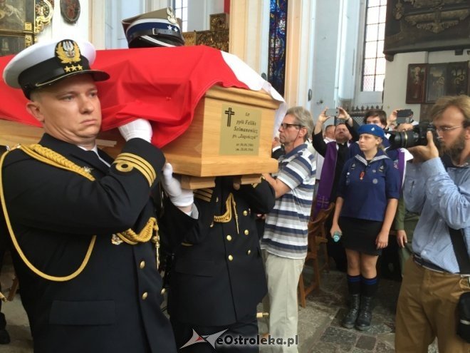 Ostrołęczanie na pogrzebie Danuty Siedzikówny Inki [28.08.2016] - zdjęcie #8 - eOstroleka.pl