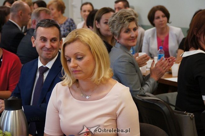 Uroczyste wręczenie awansów zawodowych dla nauczycieli z Ostrołęki [31.08.2016] - zdjęcie #11 - eOstroleka.pl