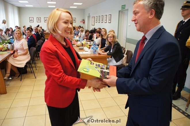 Uroczyste wręczenie awansów zawodowych dla nauczycieli z Ostrołęki [31.08.2016] - zdjęcie #38 - eOstroleka.pl