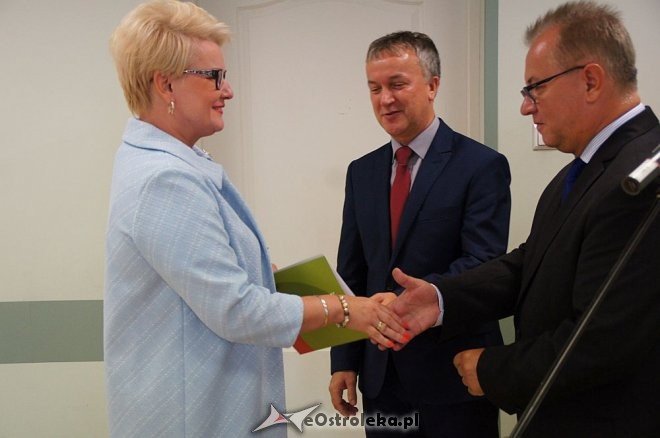 Uroczyste wręczenie awansów zawodowych dla nauczycieli z Ostrołęki [31.08.2016] - zdjęcie #20 - eOstroleka.pl