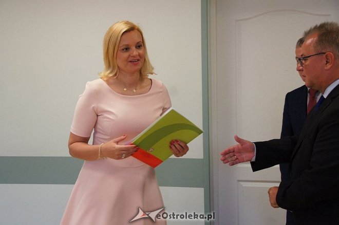 Uroczyste wręczenie awansów zawodowych dla nauczycieli z Ostrołęki [31.08.2016] - zdjęcie #19 - eOstroleka.pl