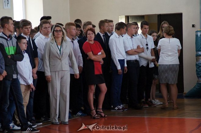Rozpoczęcie roku szkolnego w ostrołęckich szkołach [01.09.2016] - zdjęcie #7 - eOstroleka.pl