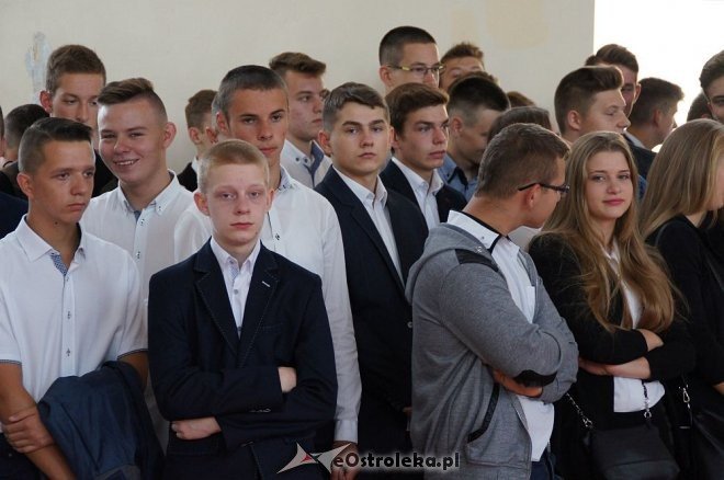 Rozpoczęcie roku szkolnego w ostrołęckich szkołach [01.09.2016] - zdjęcie #22 - eOstroleka.pl