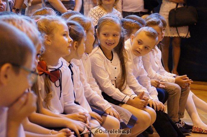 Rozpoczęcie roku szkolnego w ostrołęckich szkołach [01.09.2016] - zdjęcie #107 - eOstroleka.pl