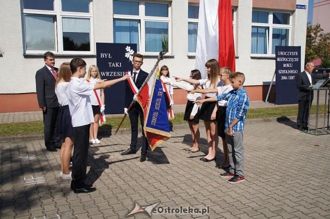 Rozpoczęcie roku szkolnego w ostrołęckich szkołach [01.09.2016] - zdjęcie #70 - eOstroleka.pl
