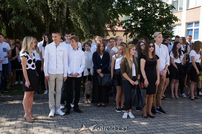 Rozpoczęcie roku szkolnego w ostrołęckich szkołach [01.09.2016] - zdjęcie #63 - eOstroleka.pl
