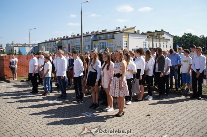 Rozpoczęcie roku szkolnego w ostrołęckich szkołach [01.09.2016] - zdjęcie #60 - eOstroleka.pl