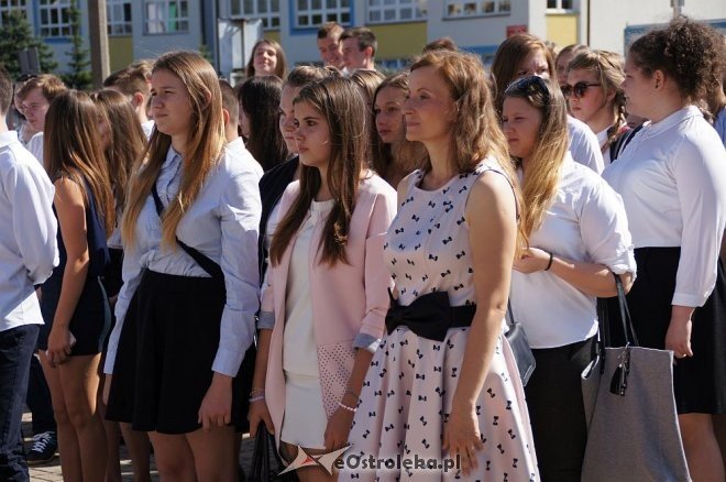 Rozpoczęcie roku szkolnego w ostrołęckich szkołach [01.09.2016] - zdjęcie #58 - eOstroleka.pl