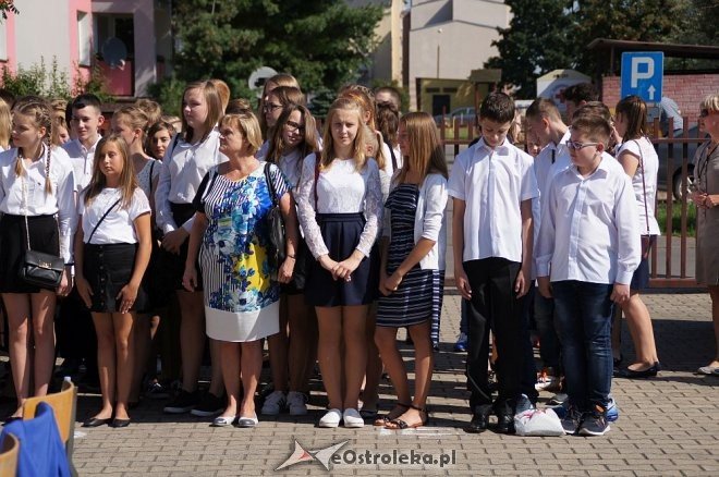 Rozpoczęcie roku szkolnego w ostrołęckich szkołach [01.09.2016] - zdjęcie #54 - eOstroleka.pl