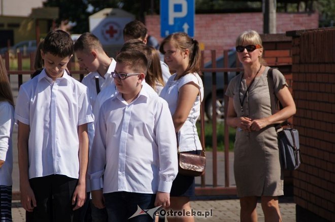 Rozpoczęcie roku szkolnego w ostrołęckich szkołach [01.09.2016] - zdjęcie #53 - eOstroleka.pl