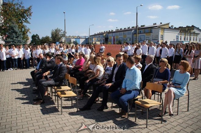 Rozpoczęcie roku szkolnego w ostrołęckich szkołach [01.09.2016] - zdjęcie #51 - eOstroleka.pl