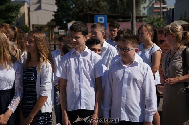 Rozpoczęcie roku szkolnego w ostrołęckich szkołach [01.09.2016] - zdjęcie #49 - eOstroleka.pl
