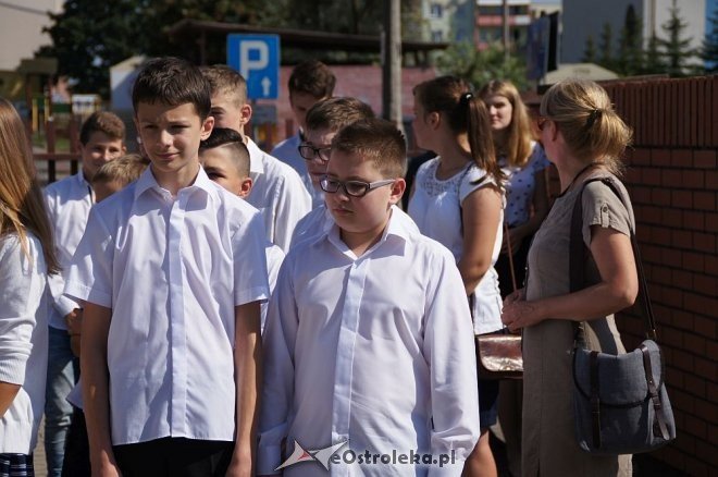 Rozpoczęcie roku szkolnego w ostrołęckich szkołach [01.09.2016] - zdjęcie #48 - eOstroleka.pl