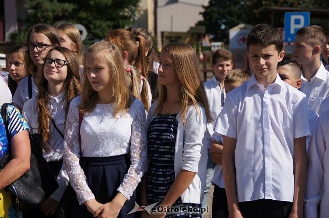 Rozpoczęcie roku szkolnego w ostrołęckich szkołach [01.09.2016] - zdjęcie #47 - eOstroleka.pl