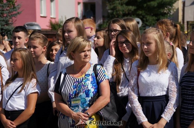 Rozpoczęcie roku szkolnego w ostrołęckich szkołach [01.09.2016] - zdjęcie #46 - eOstroleka.pl