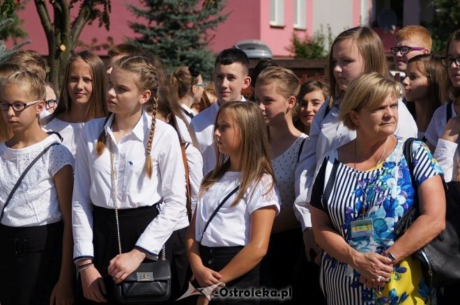 Rozpoczęcie roku szkolnego w ostrołęckich szkołach [01.09.2016] - zdjęcie #45 - eOstroleka.pl