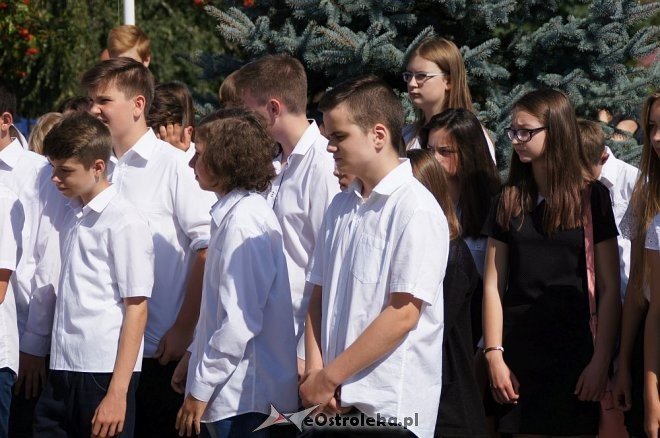 Rozpoczęcie roku szkolnego w ostrołęckich szkołach [01.09.2016] - zdjęcie #43 - eOstroleka.pl