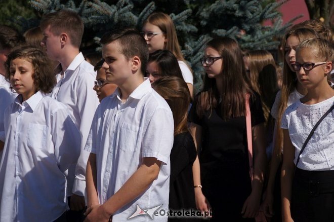 Rozpoczęcie roku szkolnego w ostrołęckich szkołach [01.09.2016] - zdjęcie #38 - eOstroleka.pl