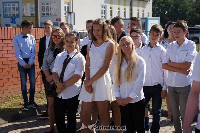 Rozpoczęcie roku szkolnego w ostrołęckich szkołach [01.09.2016] - zdjęcie #37 - eOstroleka.pl
