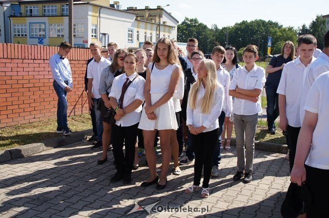 Rozpoczęcie roku szkolnego w ostrołęckich szkołach [01.09.2016] - zdjęcie #35 - eOstroleka.pl