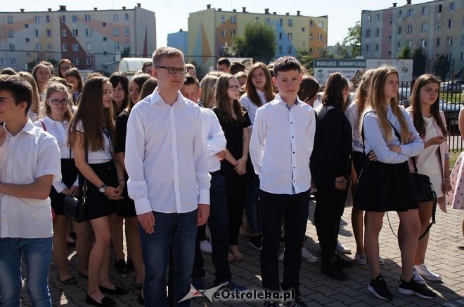 Rozpoczęcie roku szkolnego w ostrołęckich szkołach [01.09.2016] - zdjęcie #32 - eOstroleka.pl