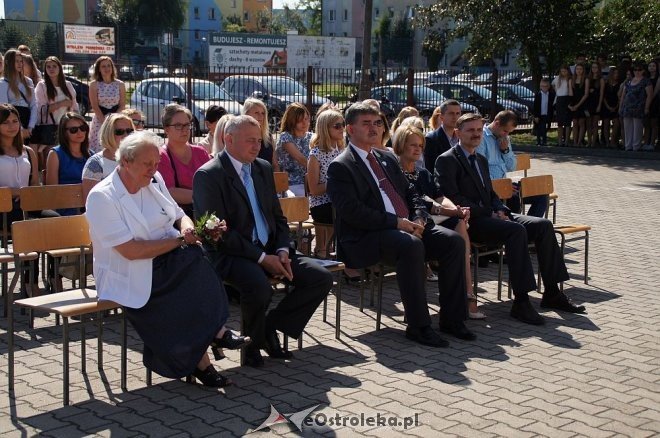 Rozpoczęcie roku szkolnego w ostrołęckich szkołach [01.09.2016] - zdjęcie #29 - eOstroleka.pl