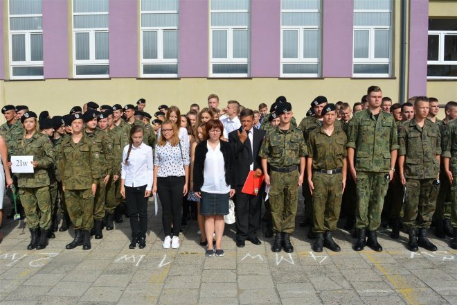 Rozpoczęcie roku szkolnego w ostrołęckich szkołach [01.09.2016] - zdjęcie #25 - eOstroleka.pl