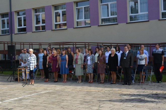 Rozpoczęcie roku szkolnego w ostrołęckich szkołach [01.09.2016] - zdjęcie #24 - eOstroleka.pl
