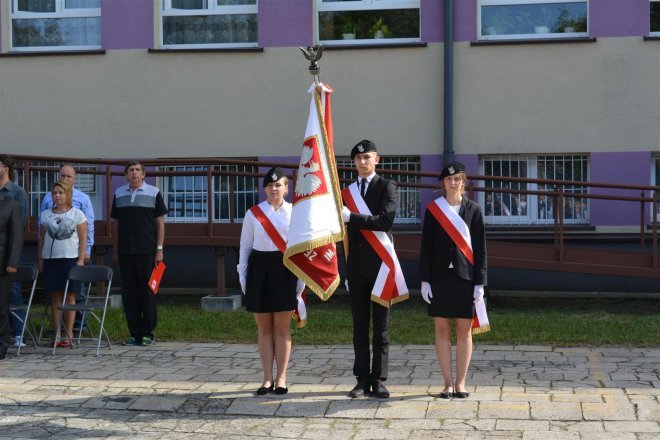 Rozpoczęcie roku szkolnego w ostrołęckich szkołach [01.09.2016] - zdjęcie #23 - eOstroleka.pl