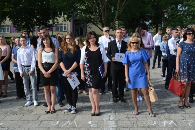 Rozpoczęcie roku szkolnego w ostrołęckich szkołach [01.09.2016] - zdjęcie #17 - eOstroleka.pl