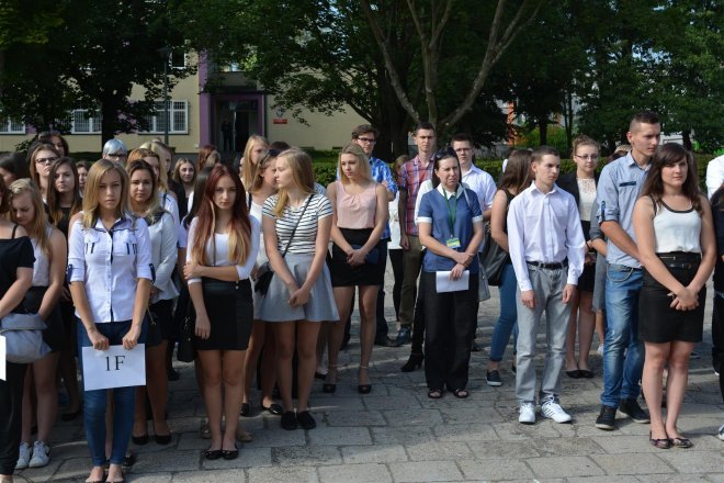 Rozpoczęcie roku szkolnego w ostrołęckich szkołach [01.09.2016] - zdjęcie #16 - eOstroleka.pl