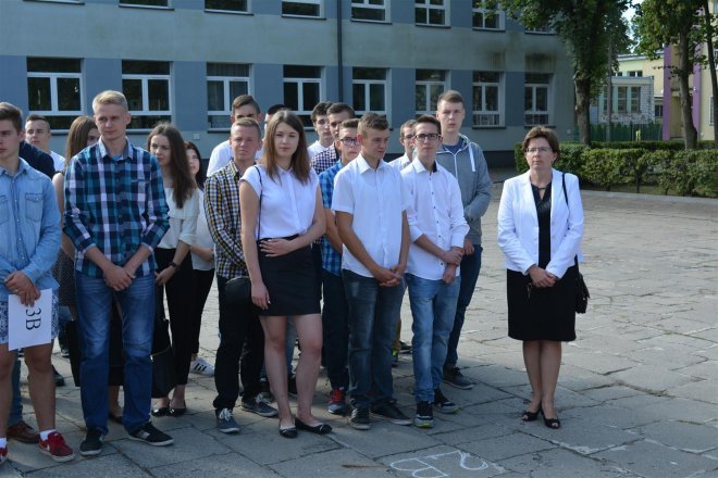 Rozpoczęcie roku szkolnego w ostrołęckich szkołach [01.09.2016] - zdjęcie #14 - eOstroleka.pl