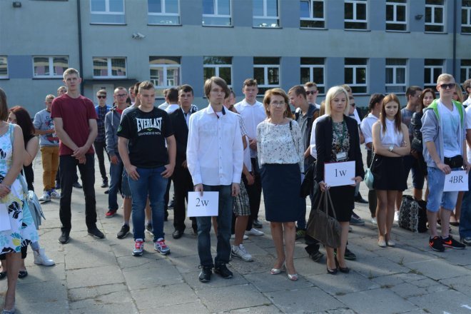 Rozpoczęcie roku szkolnego w ostrołęckich szkołach [01.09.2016] - zdjęcie #12 - eOstroleka.pl