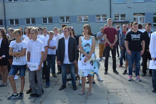 Rozpoczęcie roku szkolnego w ostrołęckich szkołach [01.09.2016] - zdjęcie #11 - eOstroleka.pl