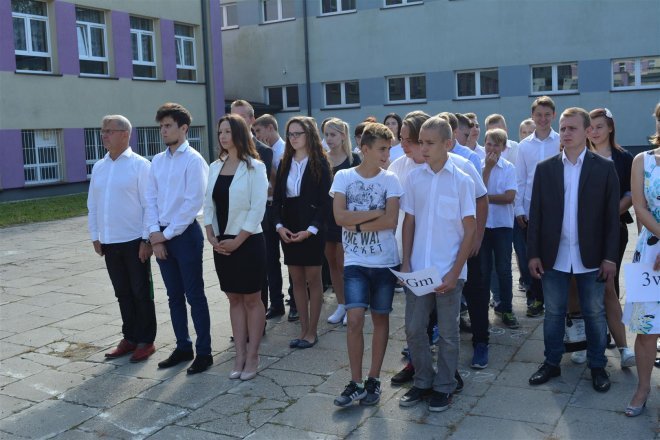 Rozpoczęcie roku szkolnego w ostrołęckich szkołach [01.09.2016] - zdjęcie #10 - eOstroleka.pl