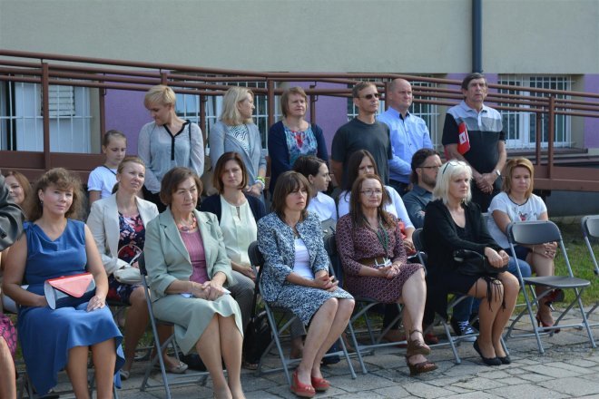 Rozpoczęcie roku szkolnego w ostrołęckich szkołach [01.09.2016] - zdjęcie #8 - eOstroleka.pl